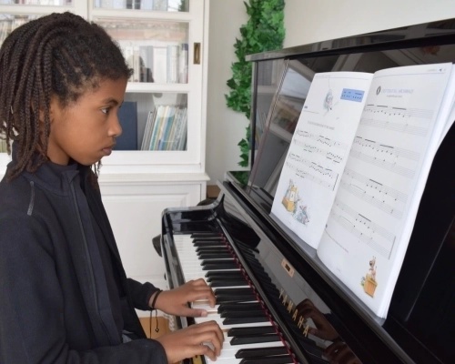 Béatrice Bouyer  - La Rochelle - Cours de piano de 7 à 10 ans